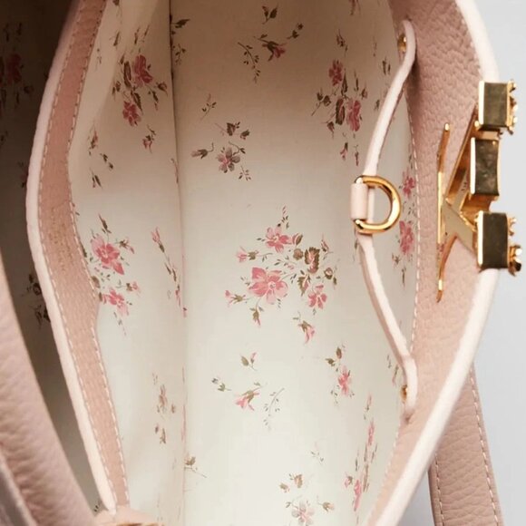 Louis Vuitton Blush Taurillon Leather Capucines Blooms MM Bag - Picture 8 of 12
